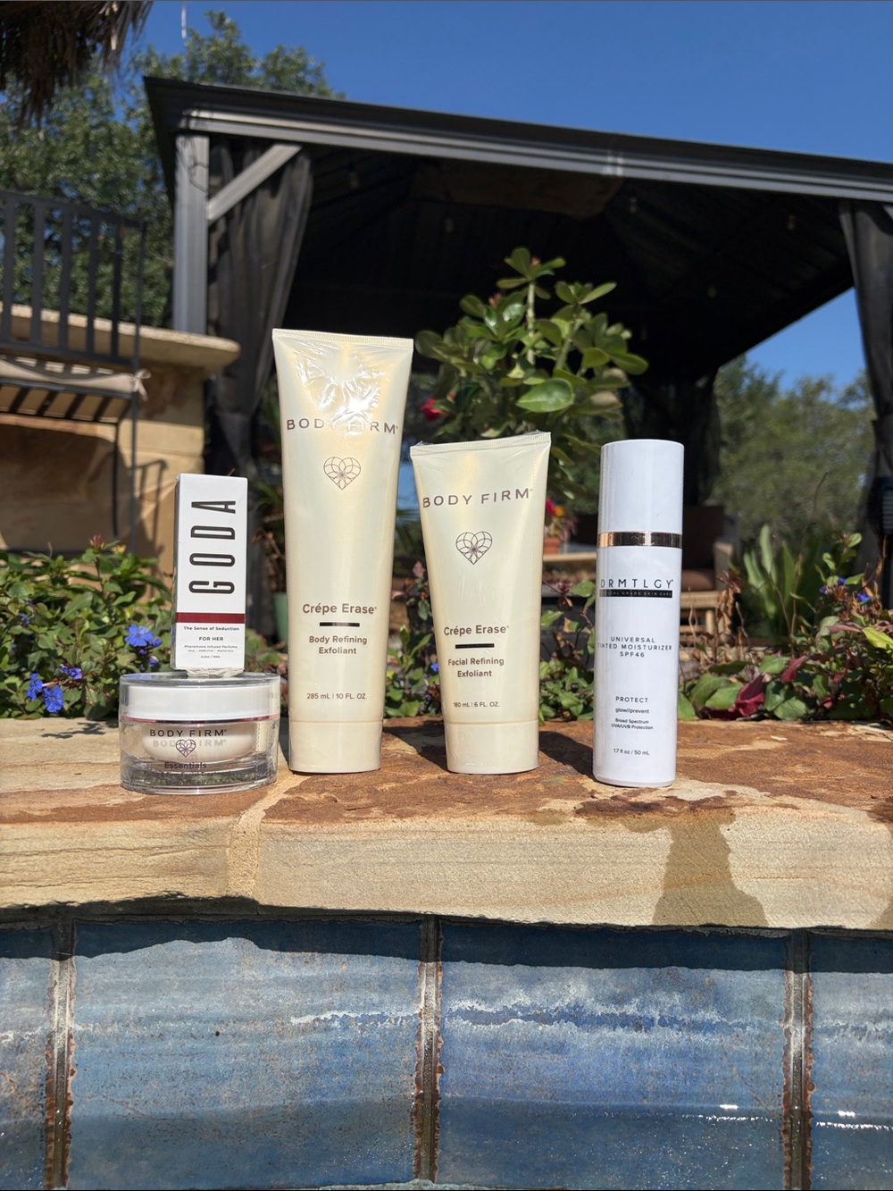 Body Firm Crêpe Erase & Skincare Set in Cream/White